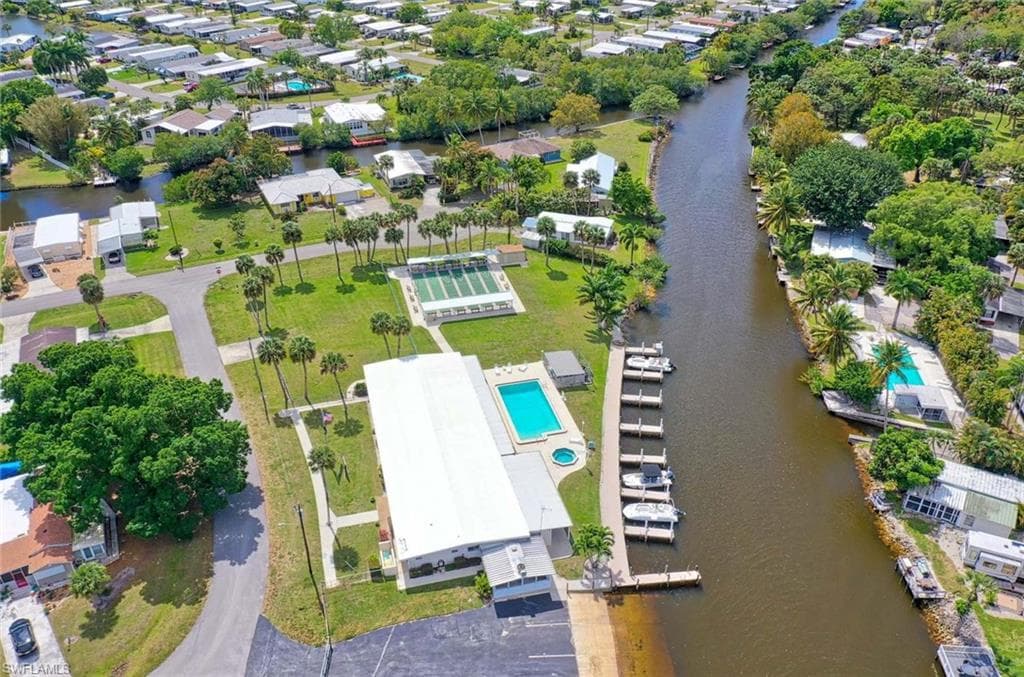 41 Sonderhen DR, NAPLES FL 34114-22