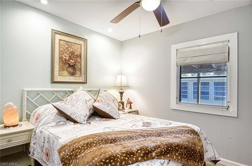 41 Sonderhen DR, NAPLES FL 34114-12