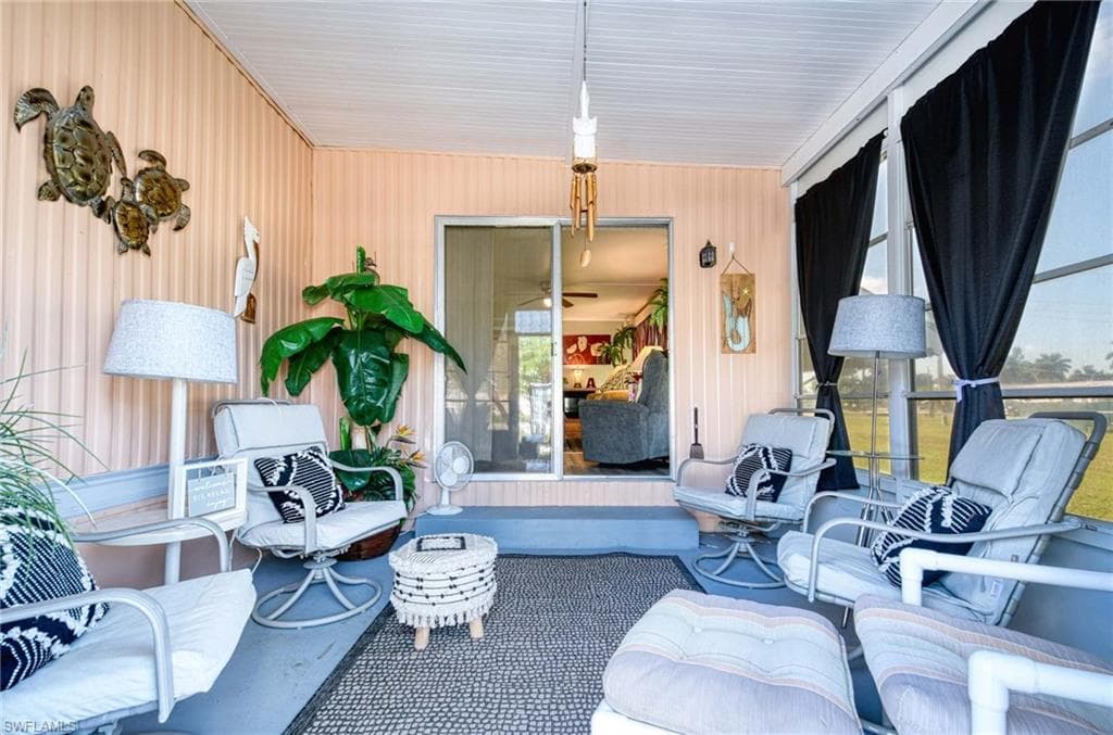 41 Sonderhen DR, NAPLES FL 34114-15