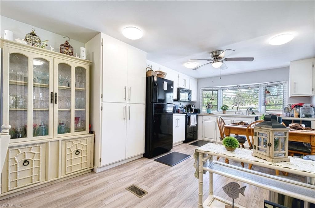 41 Sonderhen DR, NAPLES FL 34114-6