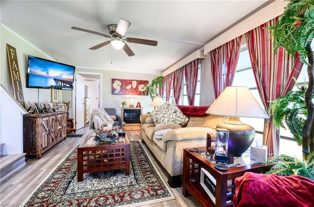 41 Sonderhen DR, NAPLES FL 34114-8