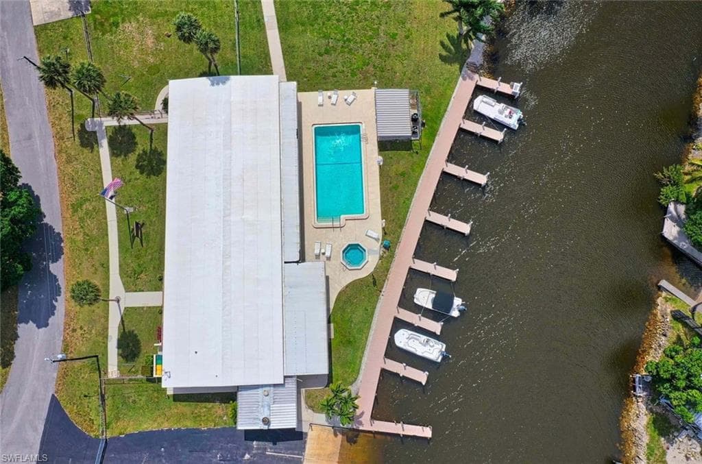 41 Sonderhen DR, NAPLES FL 34114-23
