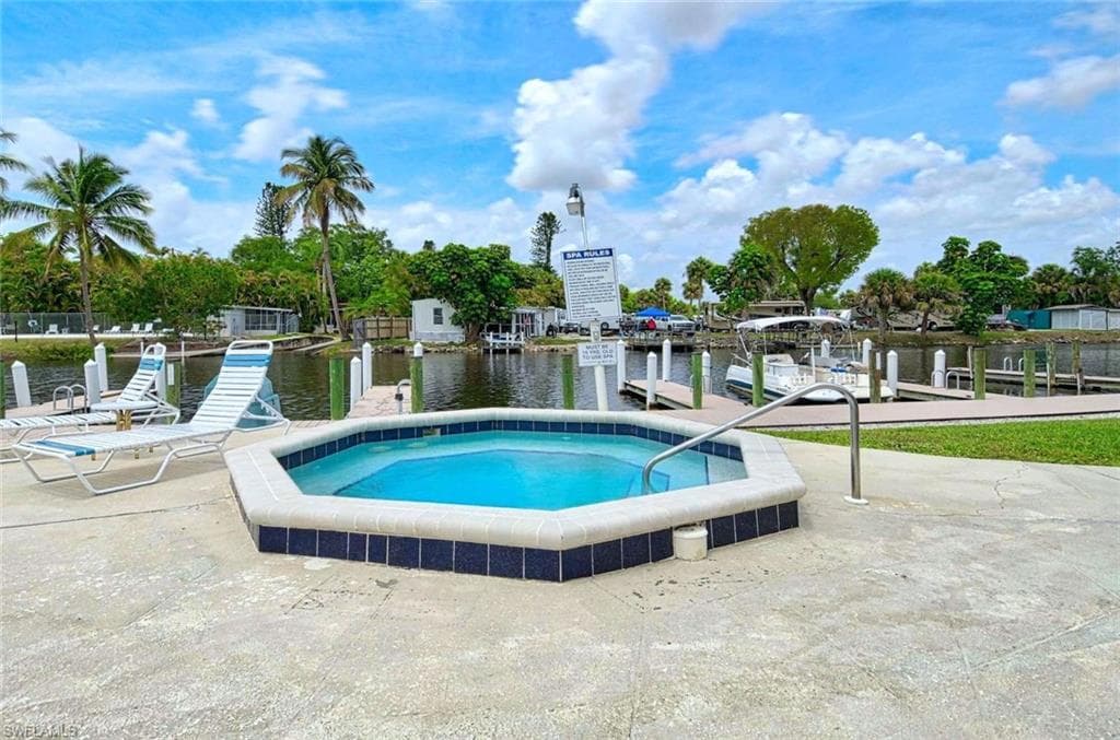 41 Sonderhen DR, NAPLES FL 34114-29