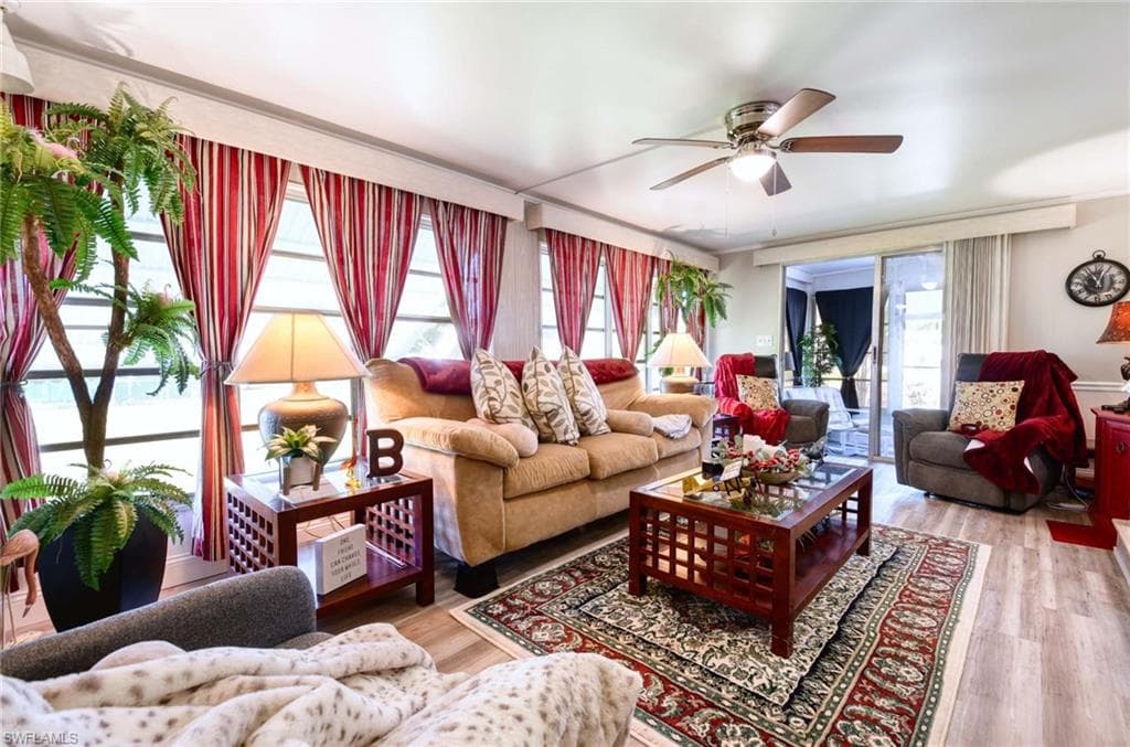 41 Sonderhen DR, NAPLES FL 34114-9