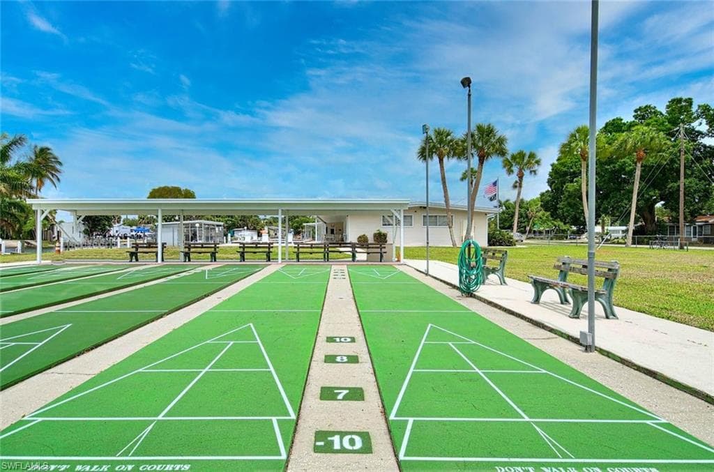 41 Sonderhen DR, NAPLES FL 34114-32