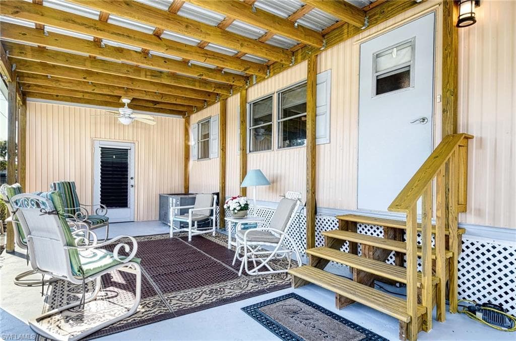 41 Sonderhen DR, NAPLES FL 34114-17