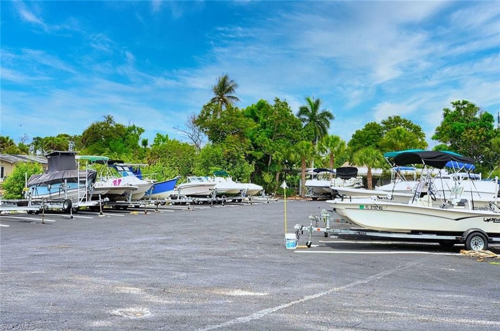 41 Sonderhen DR, NAPLES FL 34114-30