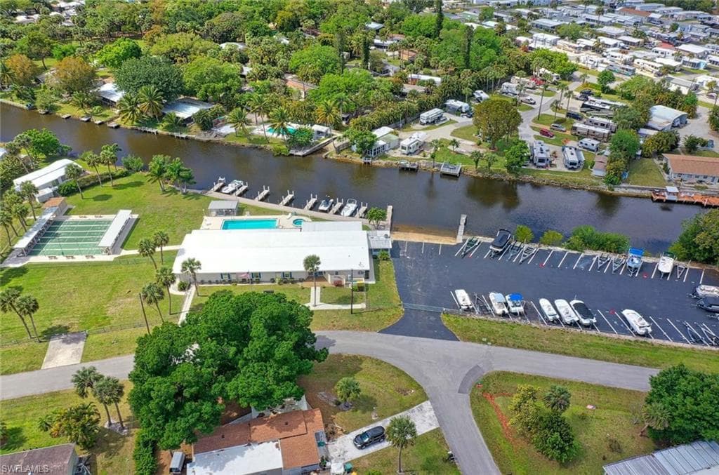 41 Sonderhen DR, NAPLES FL 34114-24