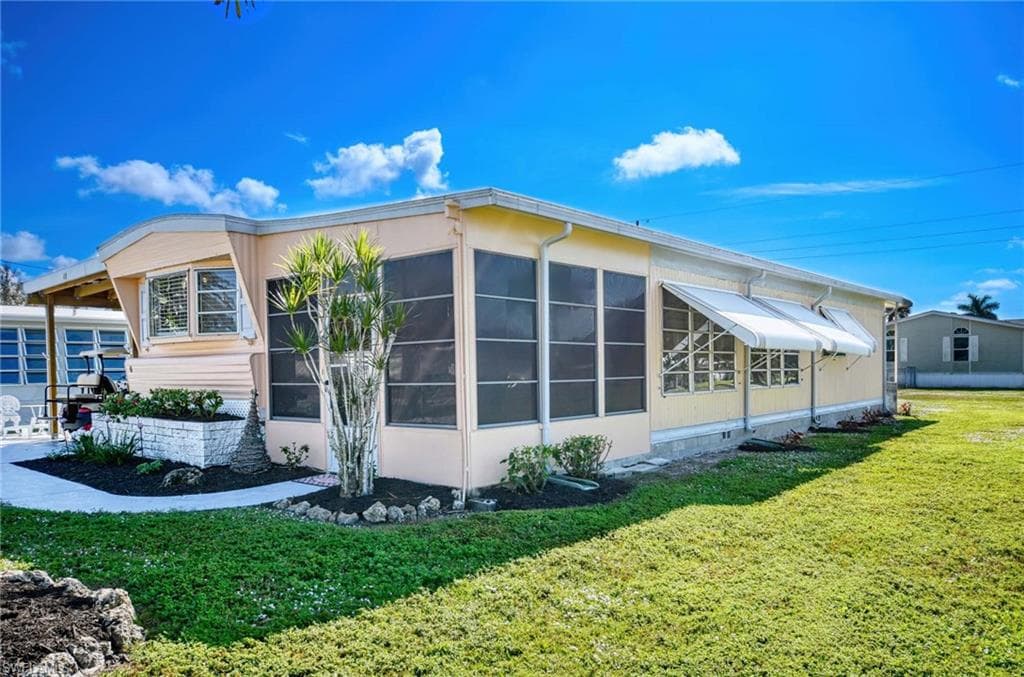 41 Sonderhen DR, NAPLES FL 34114-20