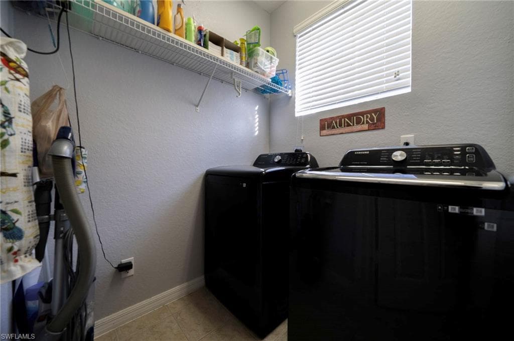 3372 Dandolo CIR, CAPE CORAL FL 33909-30