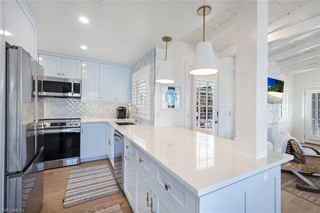 47 8th AVE S, NAPLES FL 34102-8