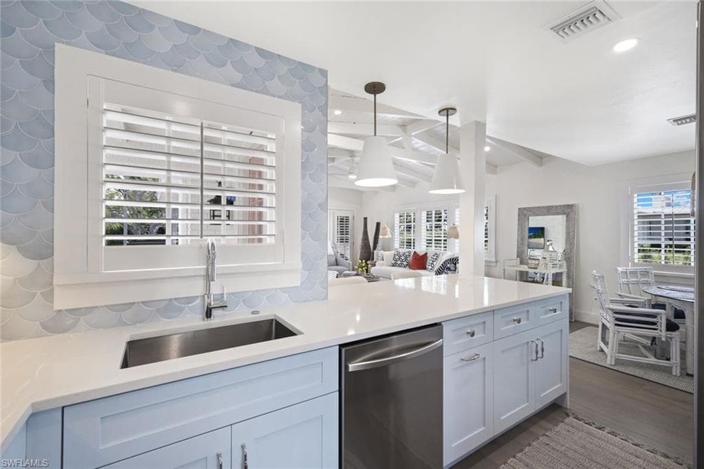 47 8th AVE S, NAPLES FL 34102-9