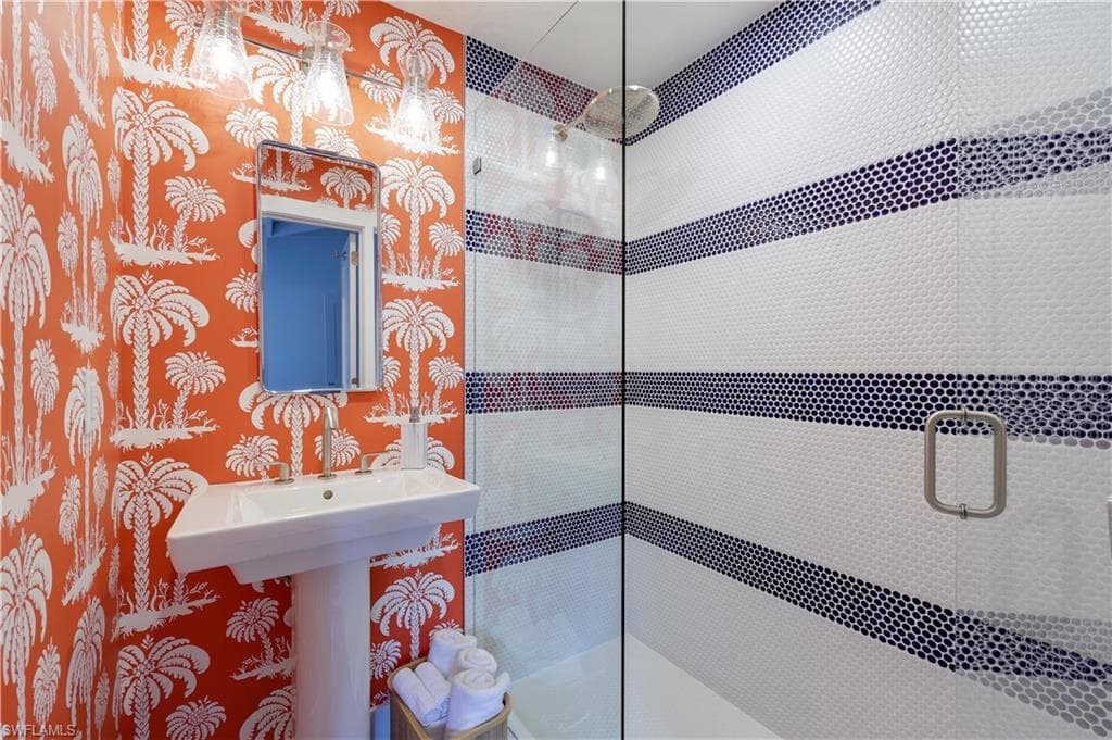 47 8th AVE S, NAPLES FL 34102-18