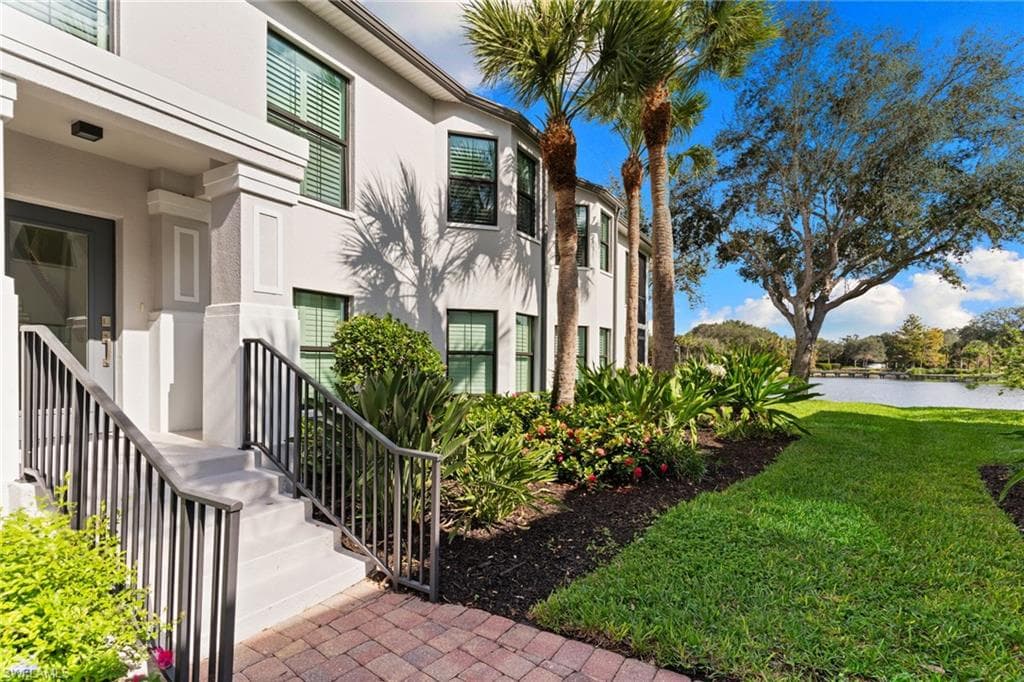 2421 Ravenna BLVD # 202, NAPLES FL 34109-33
