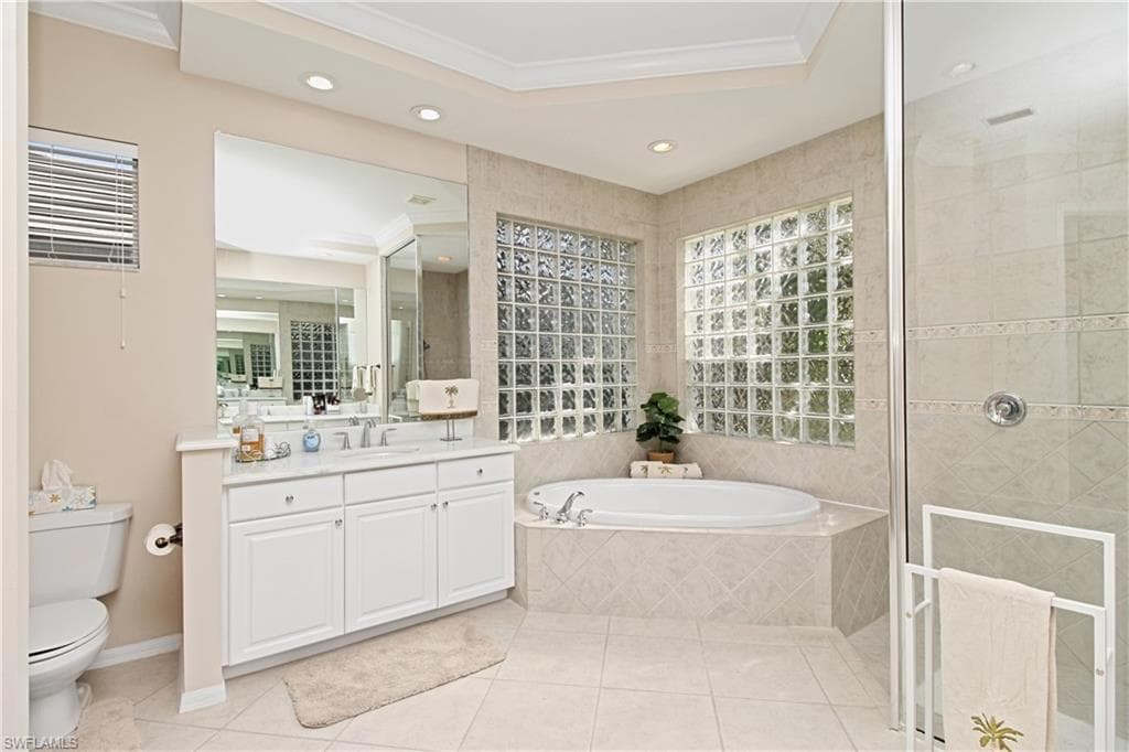 1901 Winding Oaks WAY, NAPLES FL 34109-10