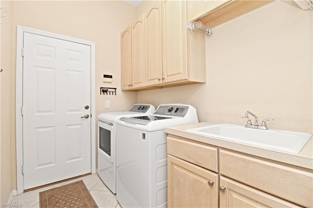 1901 Winding Oaks WAY, NAPLES FL 34109-18
