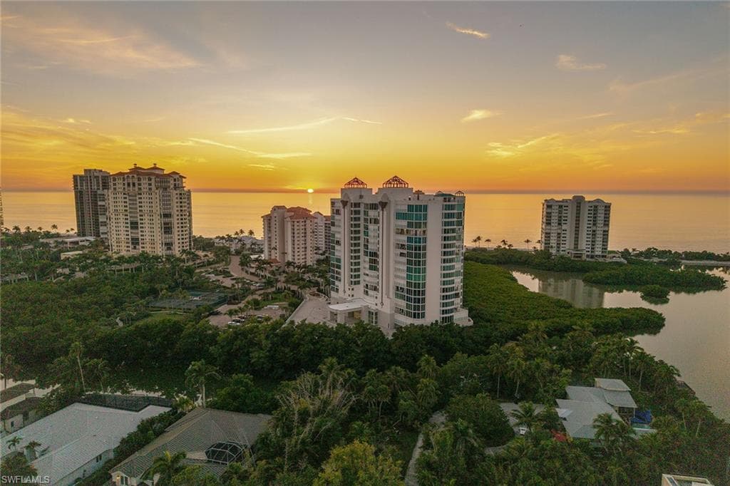 60 Seagate DR # 1606, NAPLES FL 34103-41
