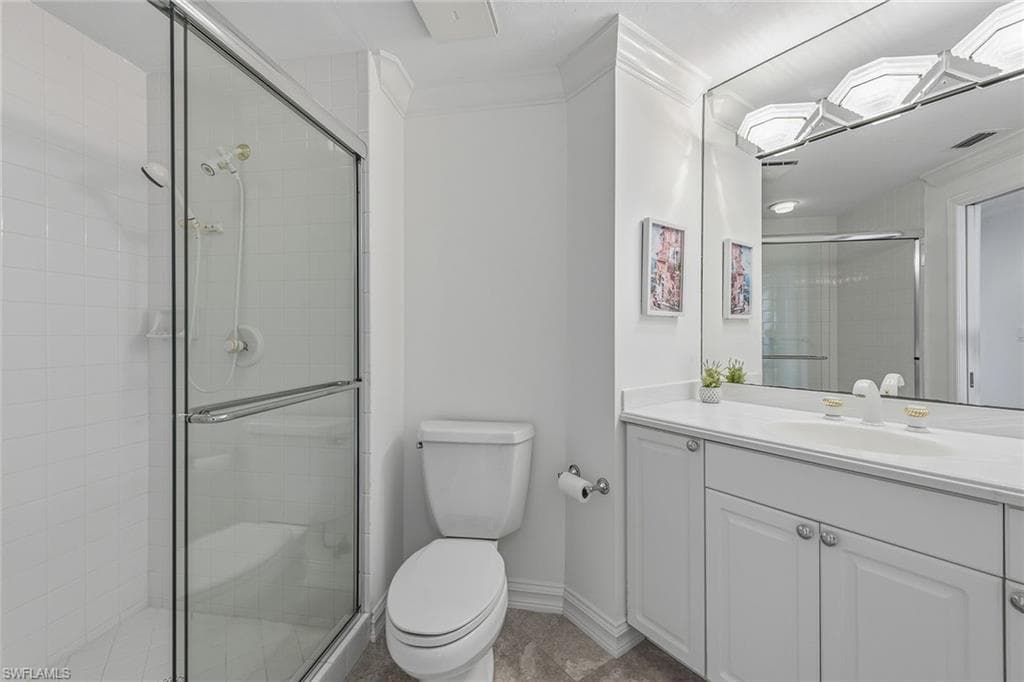 60 Seagate DR # 1606, NAPLES FL 34103-25