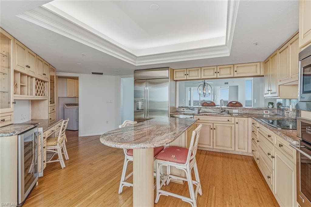 60 Seagate DR # 1606, NAPLES FL 34103-6