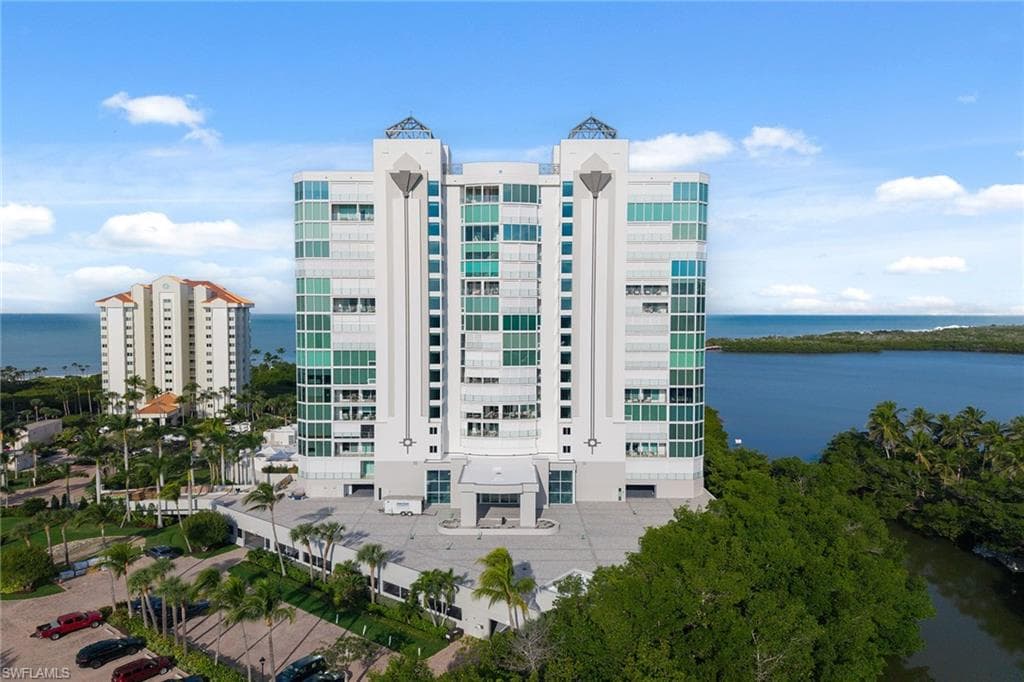 60 Seagate DR # 1606, NAPLES FL 34103-31