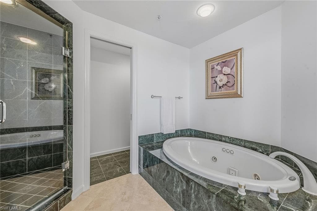 60 Seagate DR # 1606, NAPLES FL 34103-23
