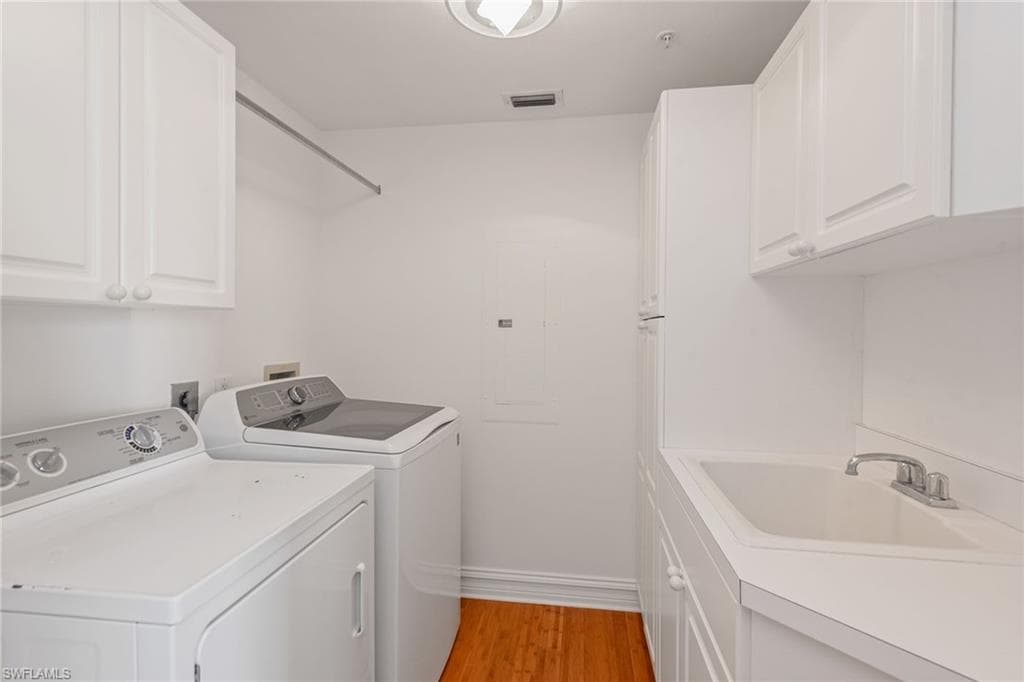 60 Seagate DR # 1606, NAPLES FL 34103-29