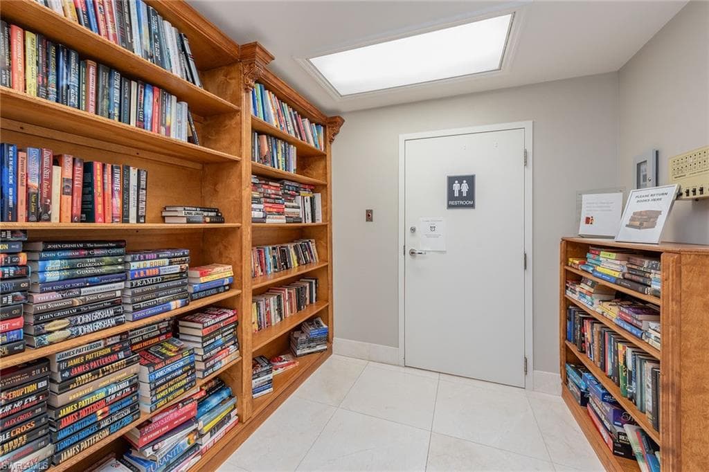 60 Seagate DR # 1606, NAPLES FL 34103-40