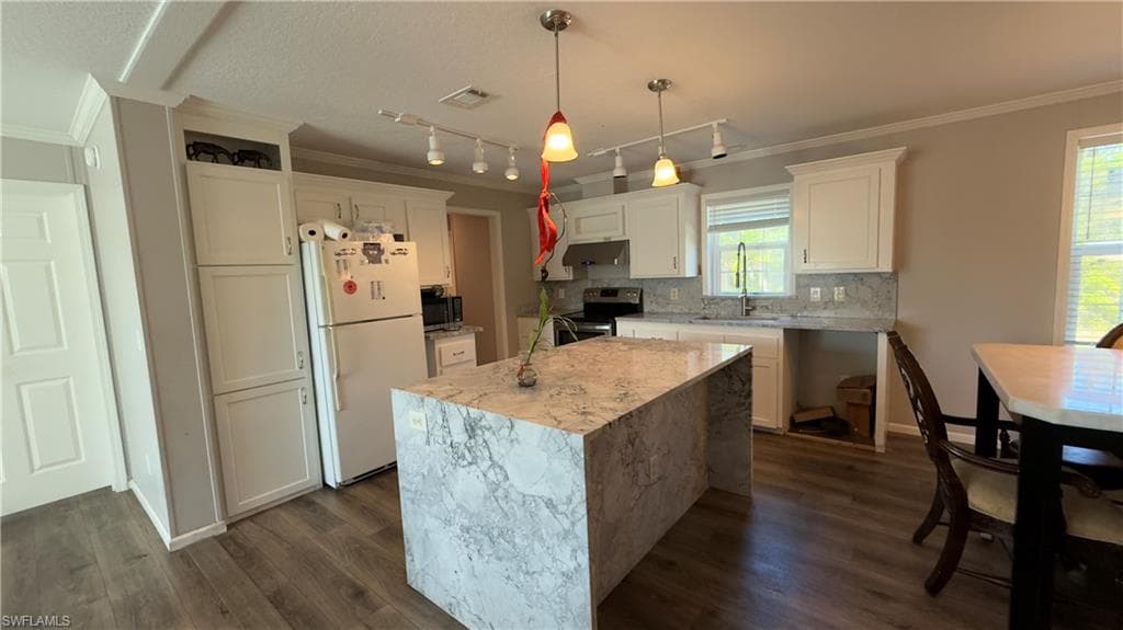 28119 Crescent Lake DR, PUNTA GORDA FL 33955-11