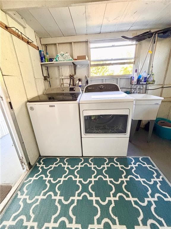 33 Henderson DR, NAPLES FL 34114-22