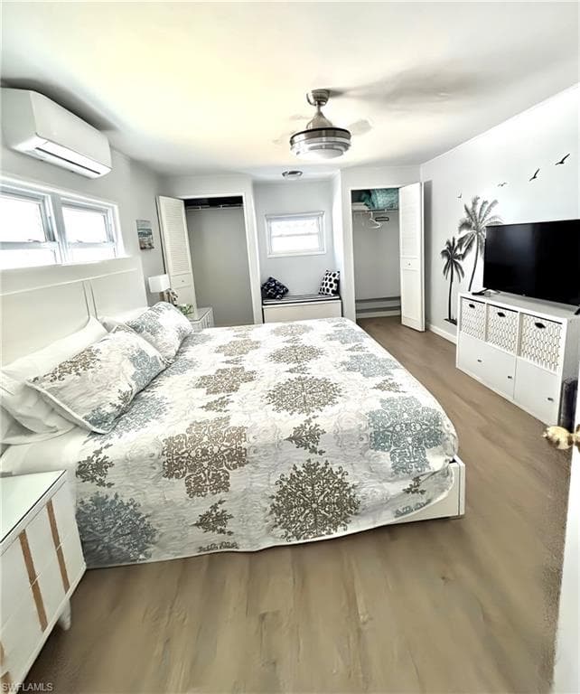 33 Henderson DR, NAPLES FL 34114-5