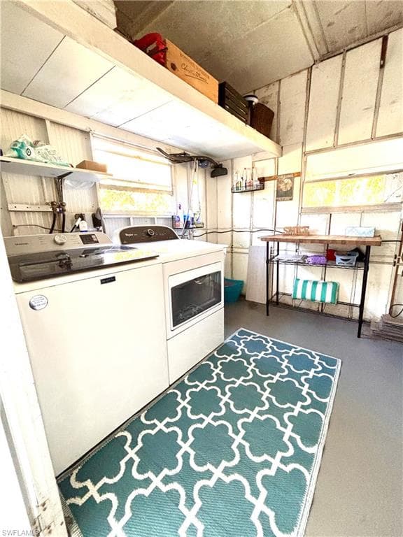 33 Henderson DR, NAPLES FL 34114-25