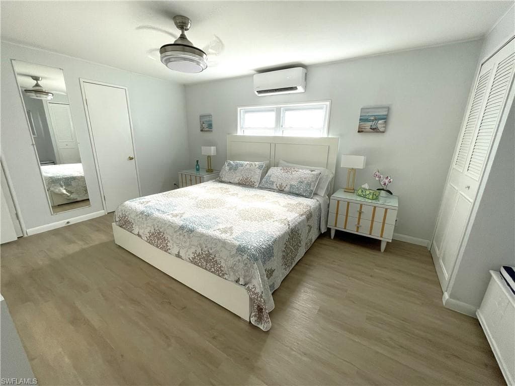 33 Henderson DR, NAPLES FL 34114-6