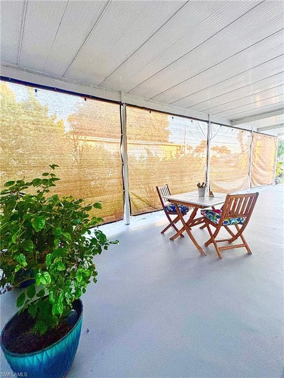 33 Henderson DR, NAPLES FL 34114-27