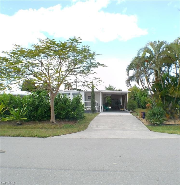 33 Henderson DR, NAPLES FL 34114-19