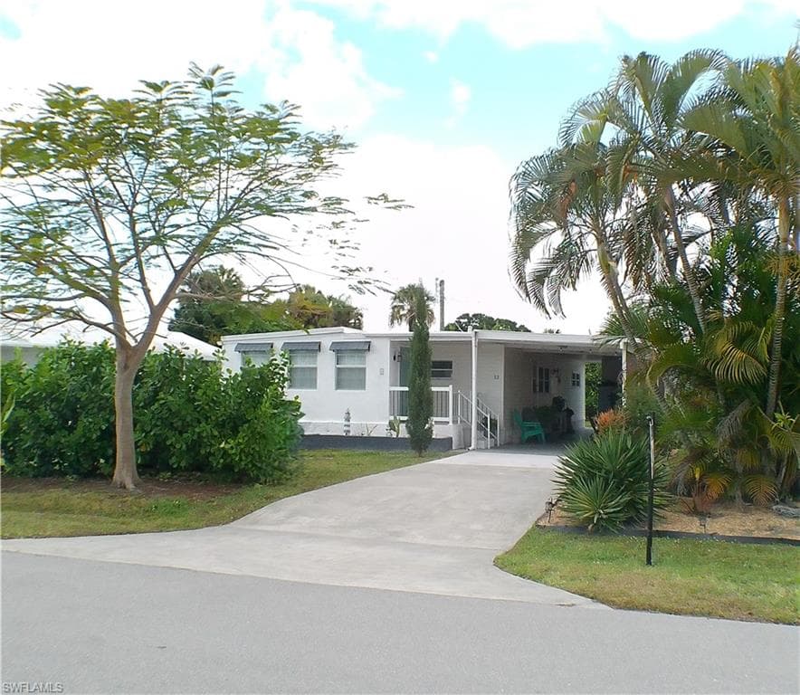 33 Henderson DR, NAPLES FL 34114-44