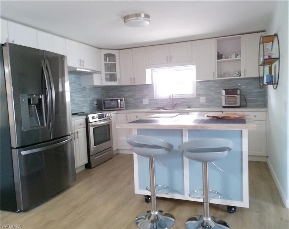 33 Henderson DR, NAPLES FL 34114-36