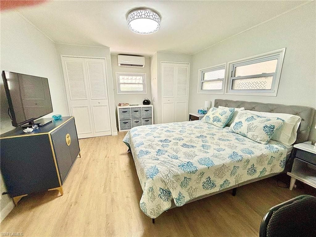 33 Henderson DR, NAPLES FL 34114-14