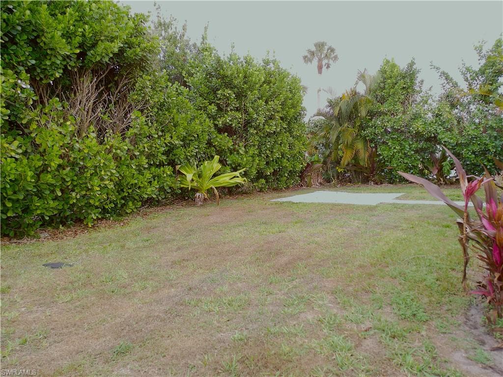 33 Henderson DR, NAPLES FL 34114-47