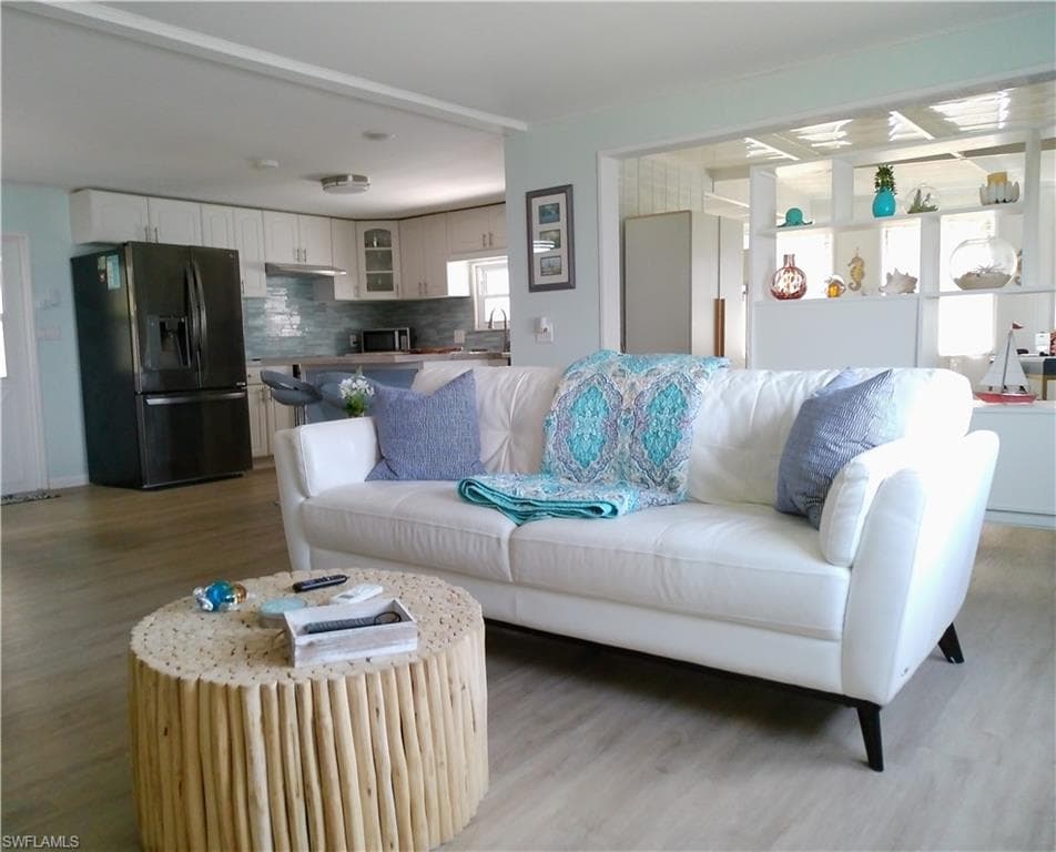 33 Henderson DR, NAPLES FL 34114-39