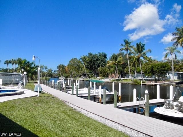 33 Henderson DR, NAPLES FL 34114-30