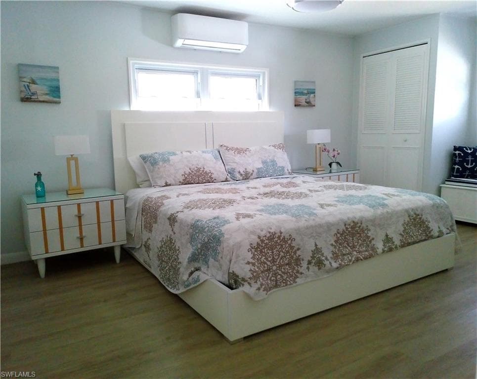 33 Henderson DR, NAPLES FL 34114-7