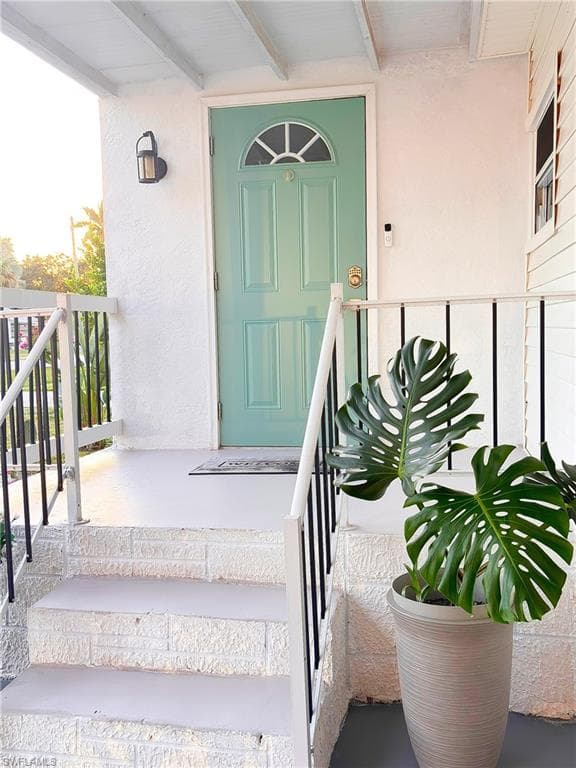 33 Henderson DR, NAPLES FL 34114-24