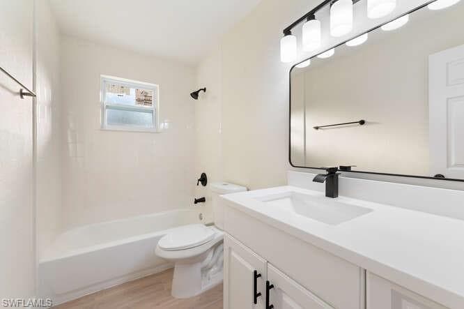 2180 Leisure LN, FORT MYERS FL 33907-14