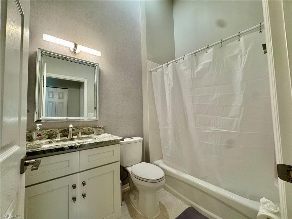 5045 Cedar Springs DR # 203, NAPLES FL 34110-9