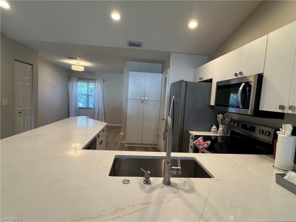 5045 Cedar Springs DR # 203, NAPLES FL 34110-14