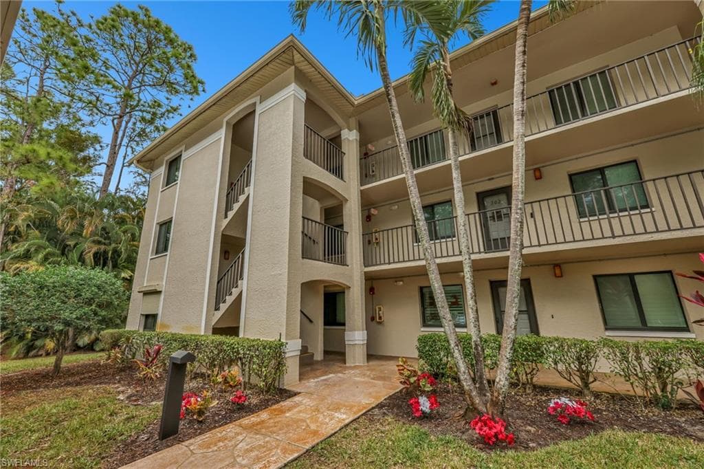 5767 Deauville CIR # D301, NAPLES FL 34112-15