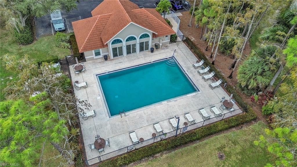5767 Deauville CIR # D301, NAPLES FL 34112-19