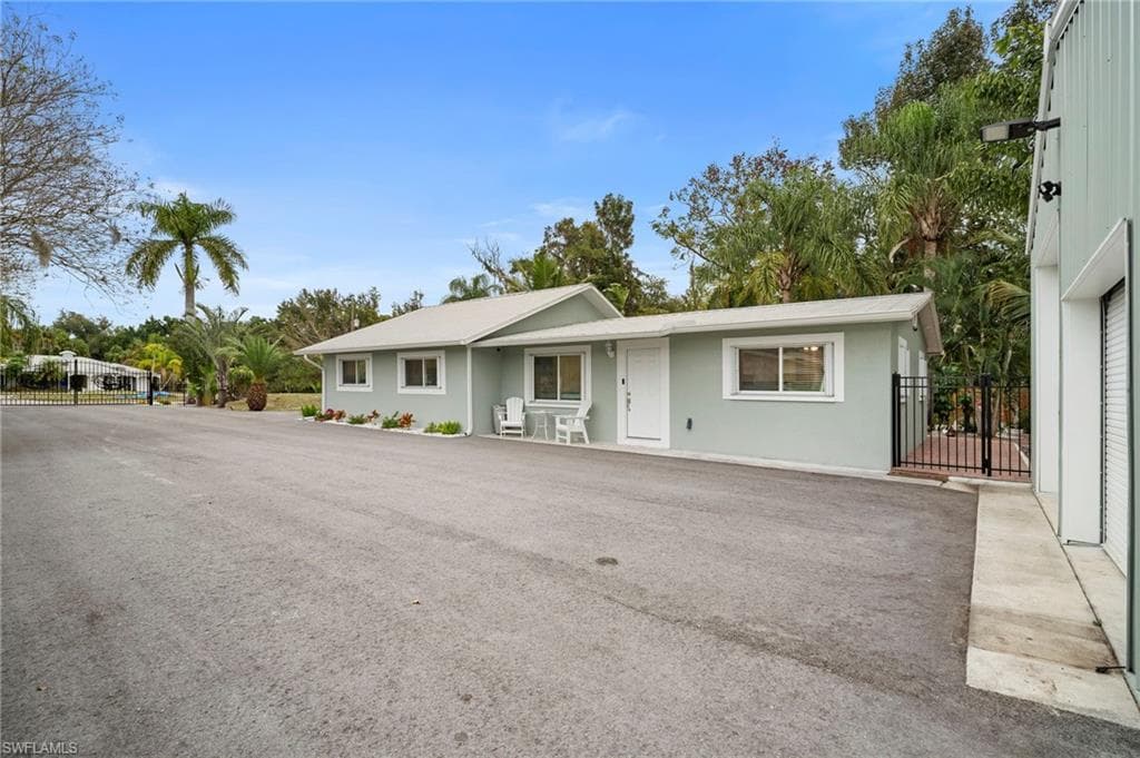 191 Abbey LN, NORTH FORT MYERS FL 33917-1