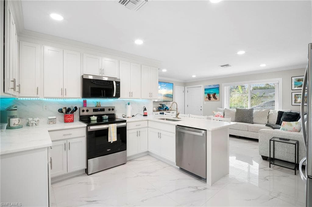 191 Abbey LN, NORTH FORT MYERS FL 33917-6