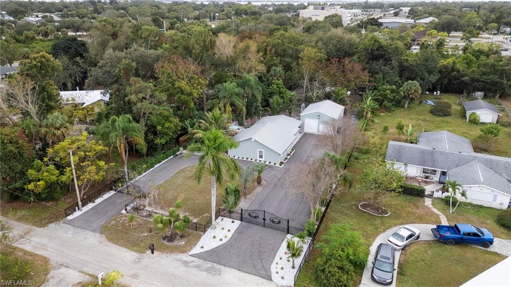 191 Abbey LN, NORTH FORT MYERS FL 33917-37